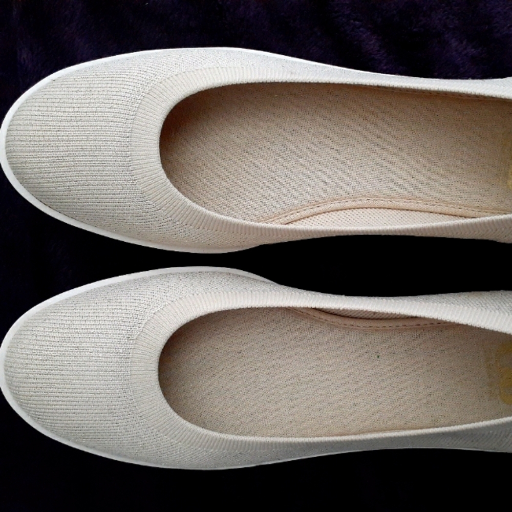 Slip on casual knit shoes in a sand khaki color (the buyer backed out last time)